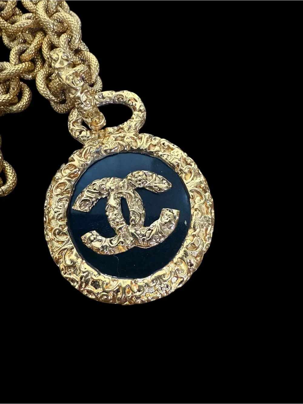 Chanel 1993 lava Gold-Tone Black Glass Pendant Chain Necklace